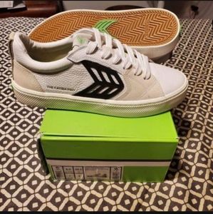 Cariuma "The Catiba Pro" Premium leather and suede woman's skate shoe size 8.5